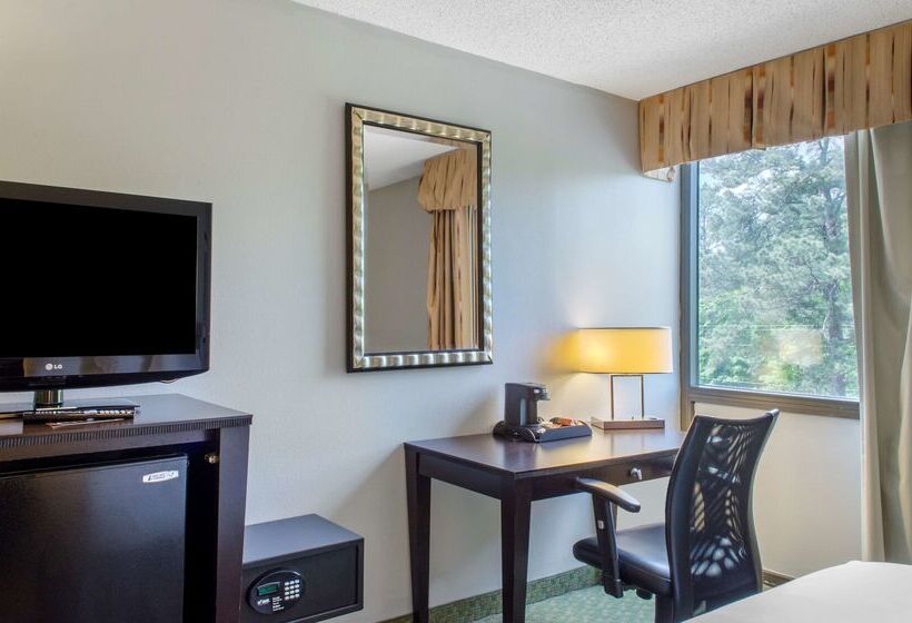 هتل Ramada By Wyndham Shreveport Airport