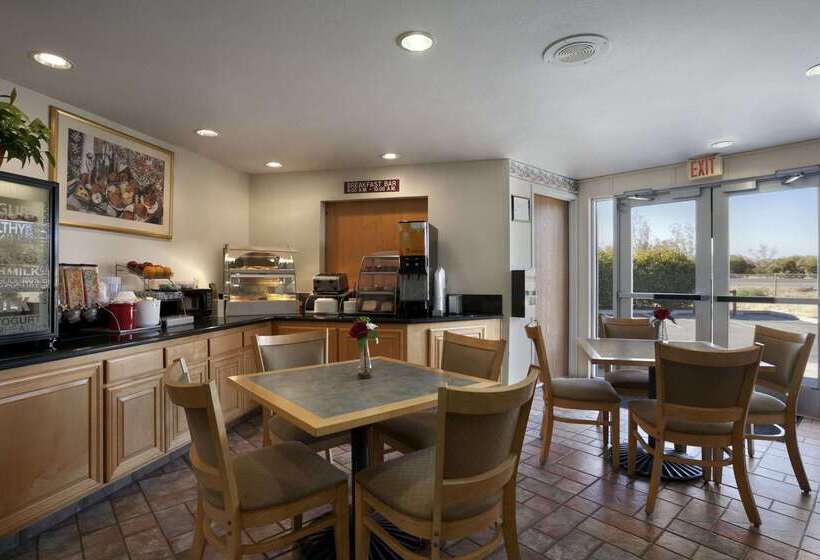 בית מלון כפרי Ramada By Wyndham Williams