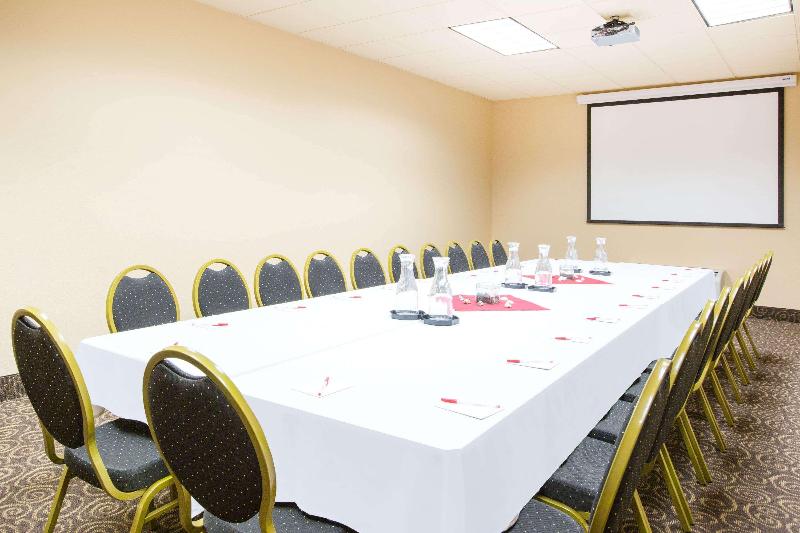 هتل Ramada By Wyndham Des Moines Tropics Resort & Conference Ctr