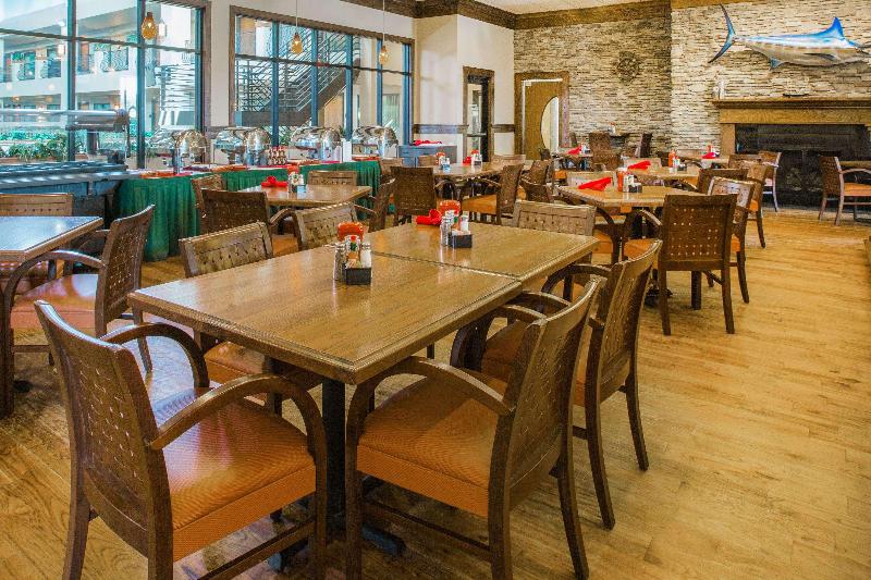 בית מלון כפרי Ramada By Wyndham Des Moines Tropics Resort & Conference Ctr