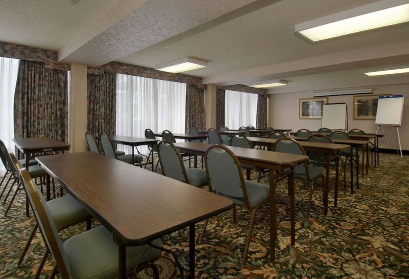 בית מלון כפרי Economy Inn & Suites Shreveport