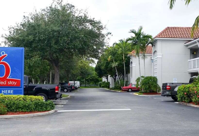 Отель Studio 6west Palm Beach, Fl