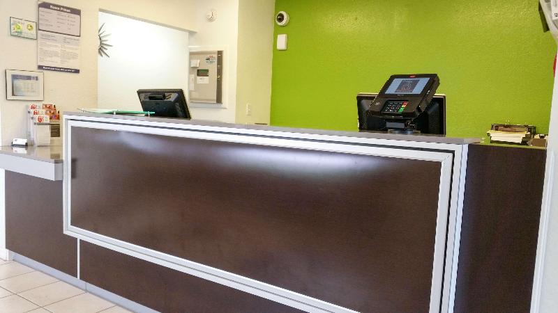 Отель Studio 6west Palm Beach, Fl