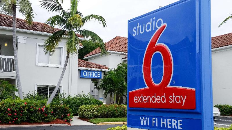 Отель Studio 6west Palm Beach, Fl