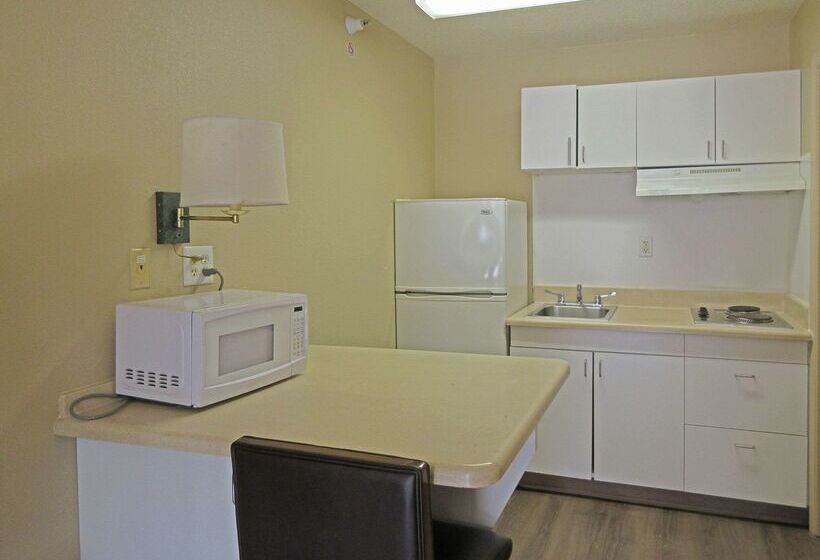 בית מלון כפרי Suburban Studios Raleigh   Crabtree Valley