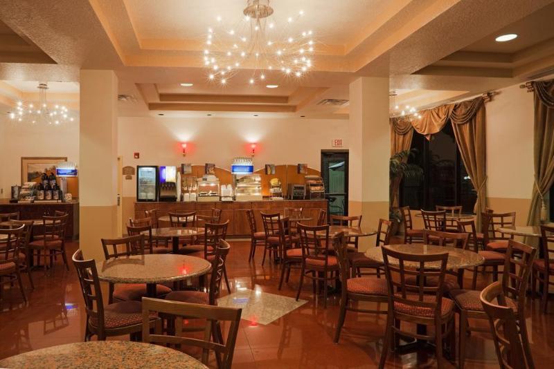 בית מלון כפרי Country Inn & Suites By Radisson, Rj Stadium   Tampa Airport East