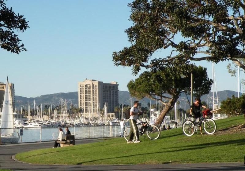 Отель The Kinney  Venice Beach