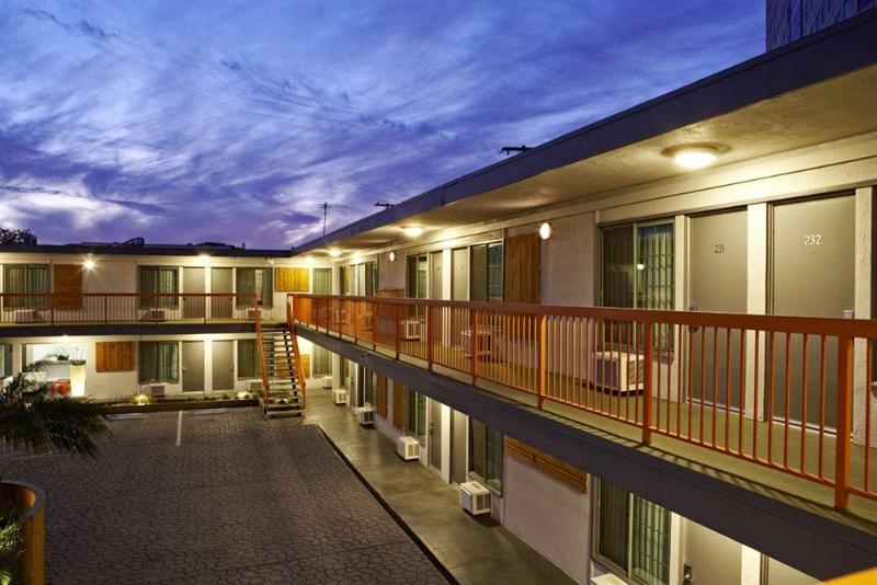 בית מלון כפרי The Tangerine  A Burbank