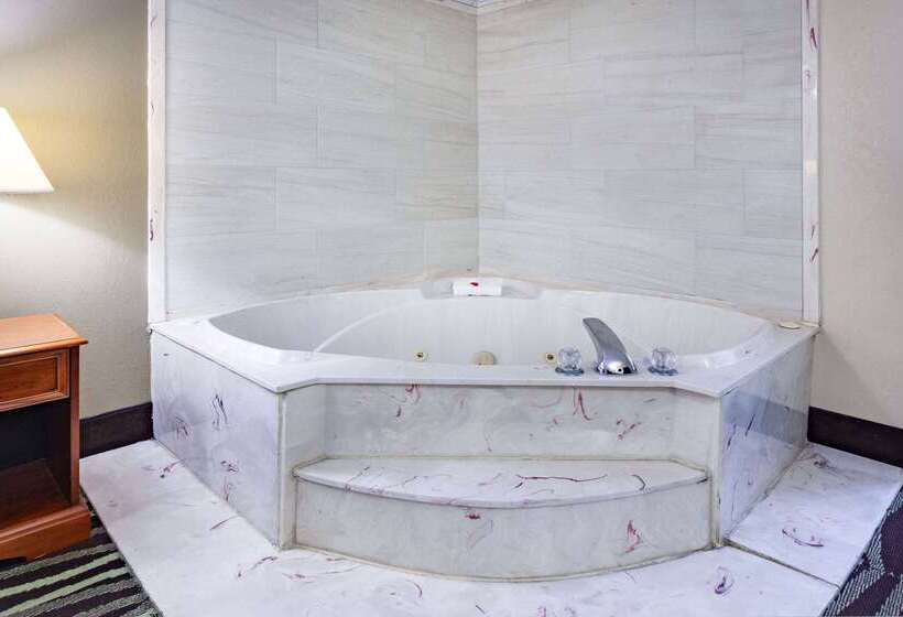 فندق Travelodge By Wyndham Monroe