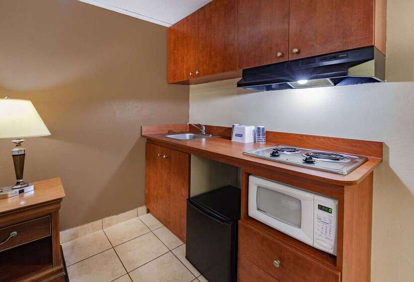 فندق Travelodge By Wyndham Monroe