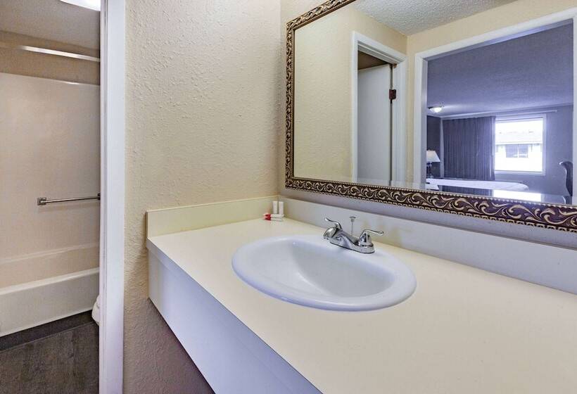 فندق Travelodge By Wyndham Monroe