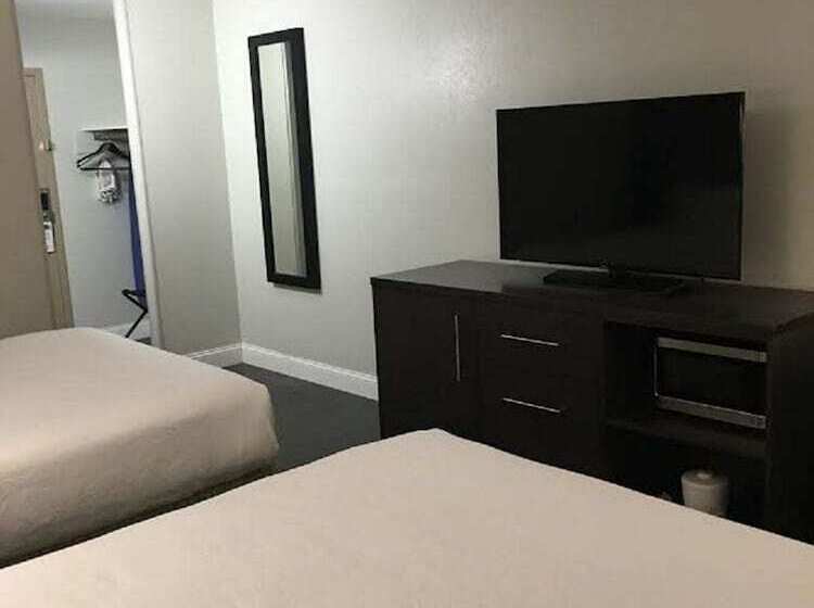 ホテル Wingate By Wyndham Kansas City