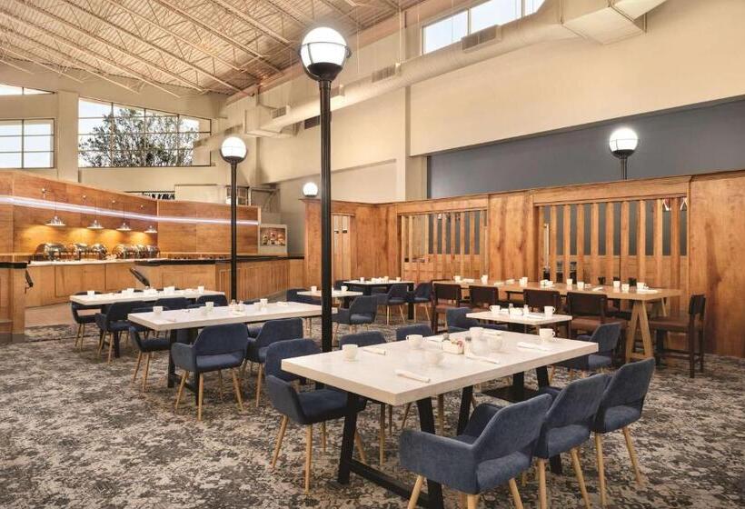 ホテル Wyndham Garden Conference Center Champaign/urbana