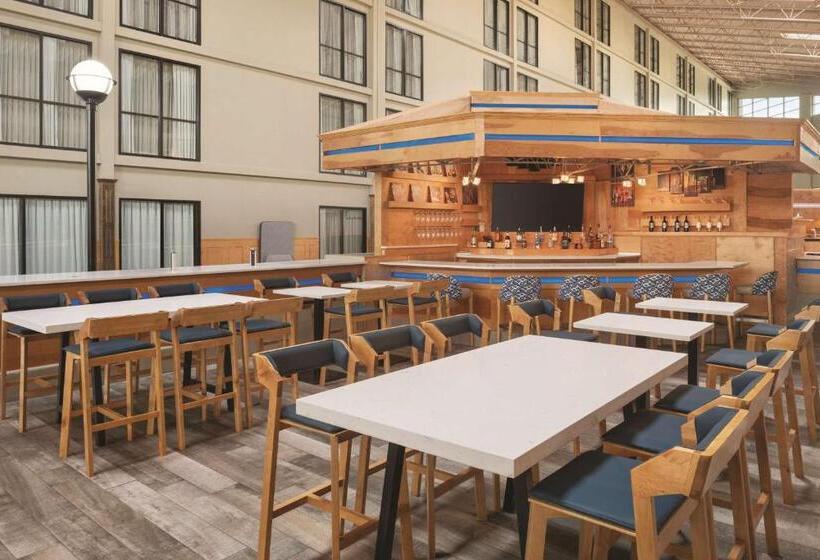 ホテル Wyndham Garden Conference Center Champaign/urbana