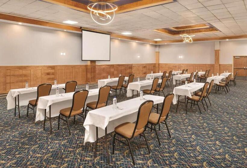 ホテル Wyndham Garden Conference Center Champaign/urbana