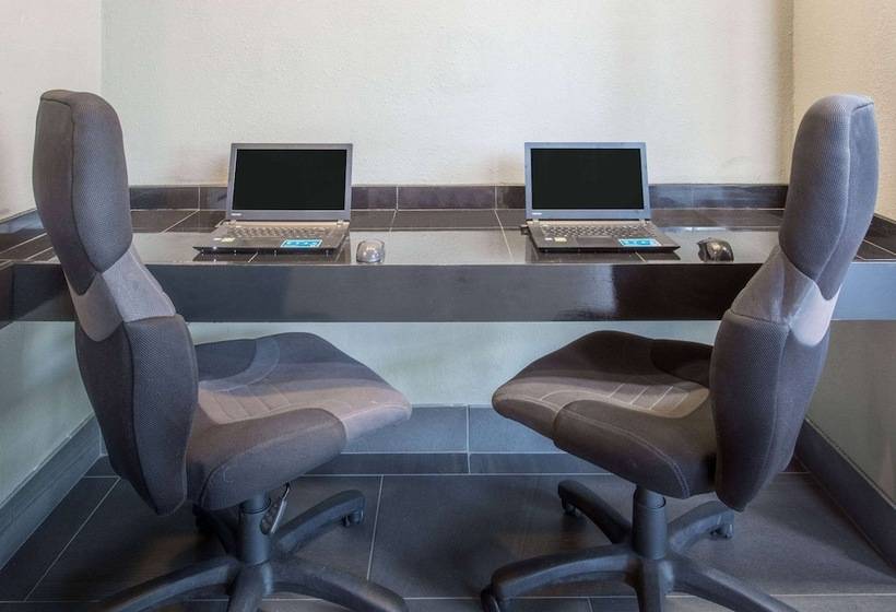 ホテル Wyndham Garden Conference Center Champaign/urbana