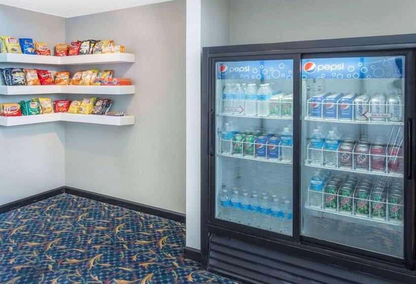 ホテル Wyndham Garden Conference Center Champaign/urbana