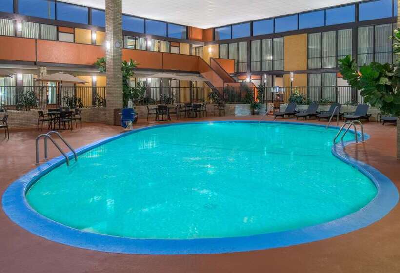 Wyndham Garden Oklahoma City Hotel & Conference Ctr Near Airport, Fairgrounds Paycom & I40