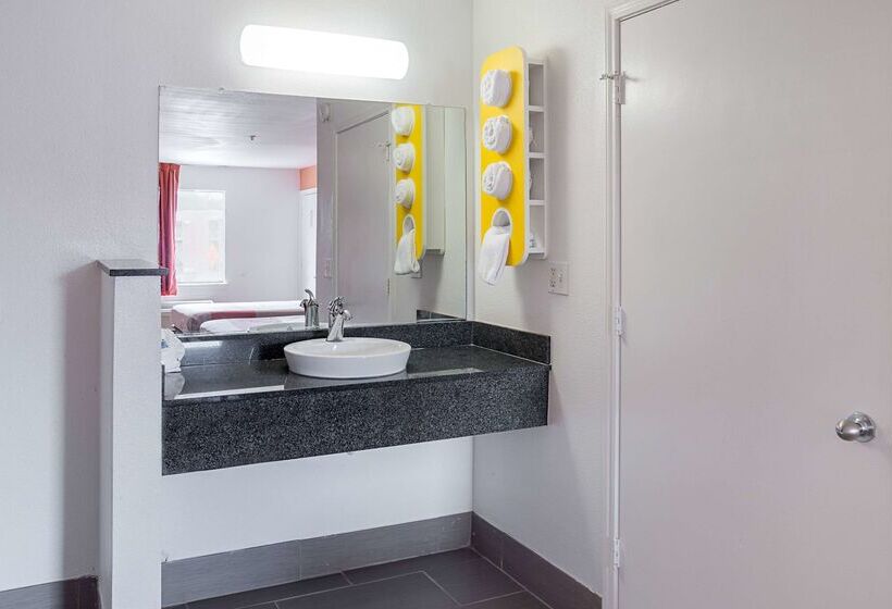 Motel 6 Grand Prairie, Tx   Near Six Flags Drive