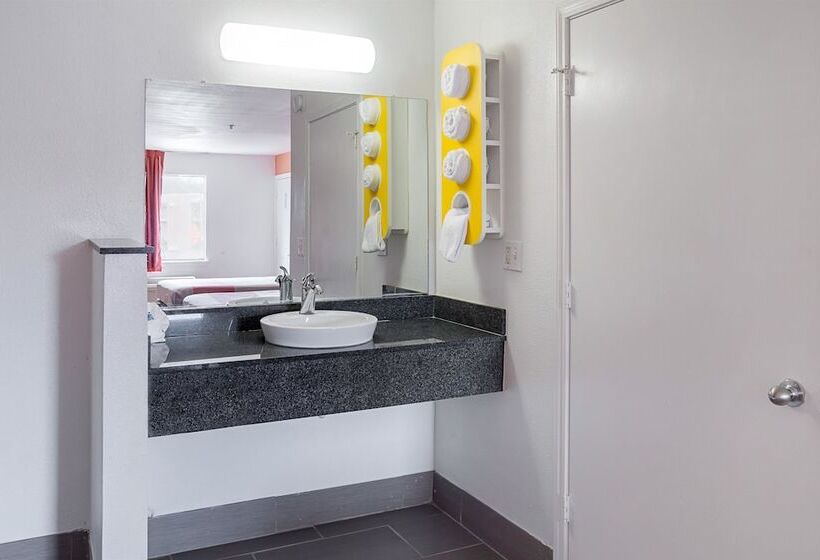 Motel 6 Grand Prairie, Tx   Near Six Flags Drive