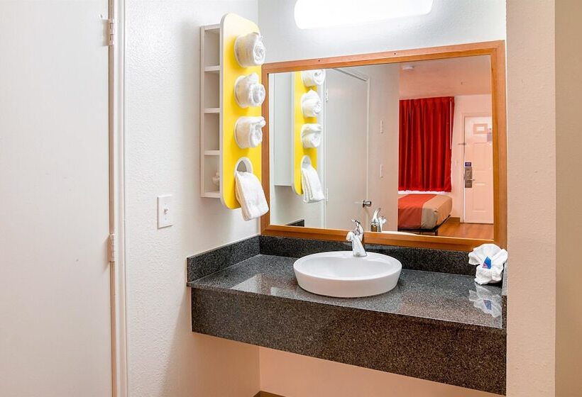 Motel 6 Grand Prairie, Tx   Near Six Flags Drive