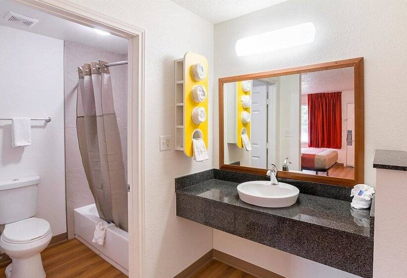 Motel 6 Grand Prairie, Tx   Near Six Flags Drive