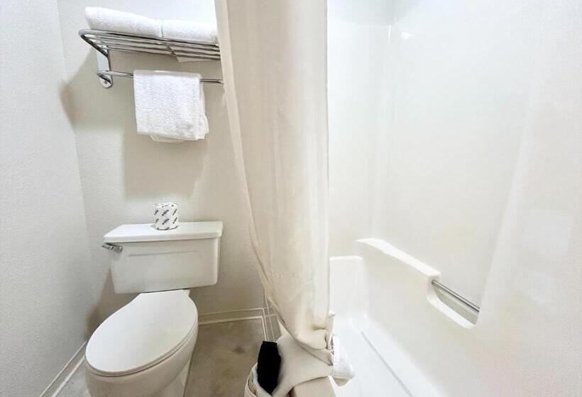 فندق على الطريق Homestead Inn