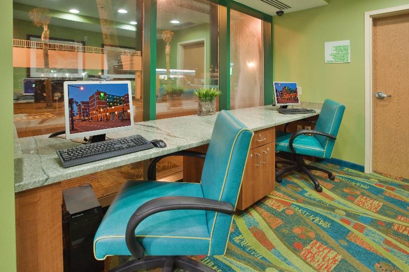 استراحتگاه Holiday Inn & Suites Virginia Beach North Beach, An Ihg