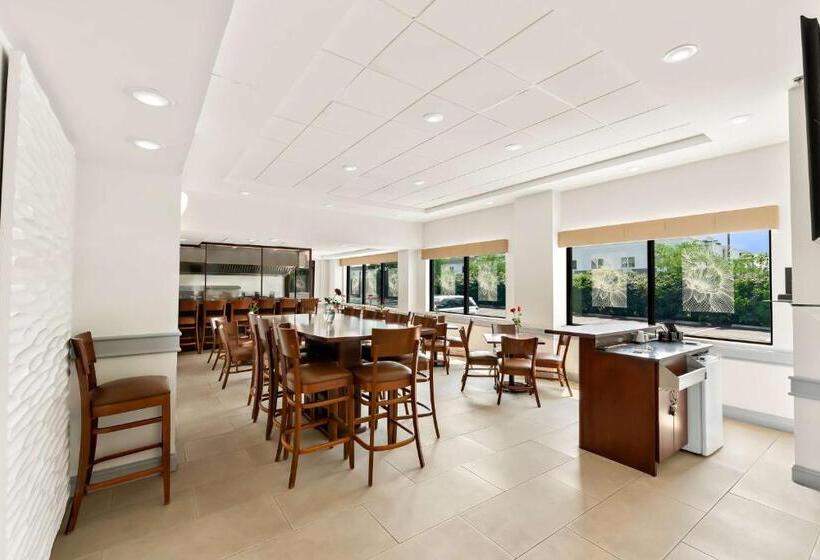 The Plaza On The Pike Hotel Atlantic City West By Oyo