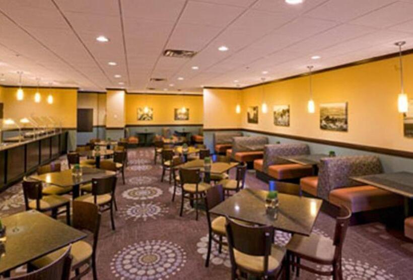 Wyndham Garden Oklahoma City Hotel & Conference Ctr Near Airport, Fairgrounds Paycom & I40