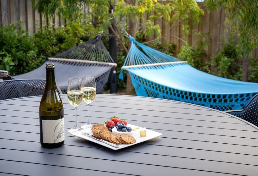 160 Steps From Yallingup Beach