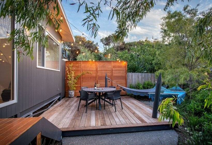 160 Steps From Yallingup Beach