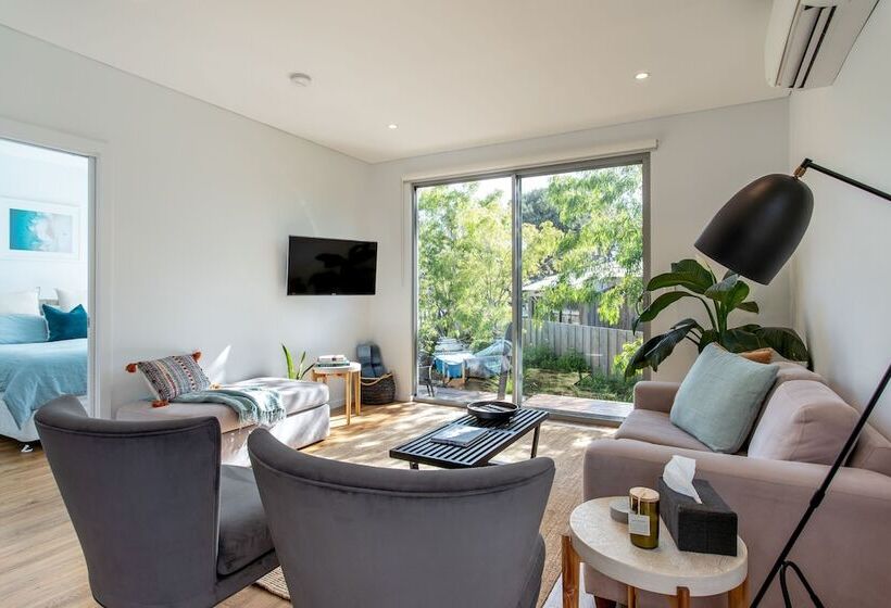 160 Steps From Yallingup Beach