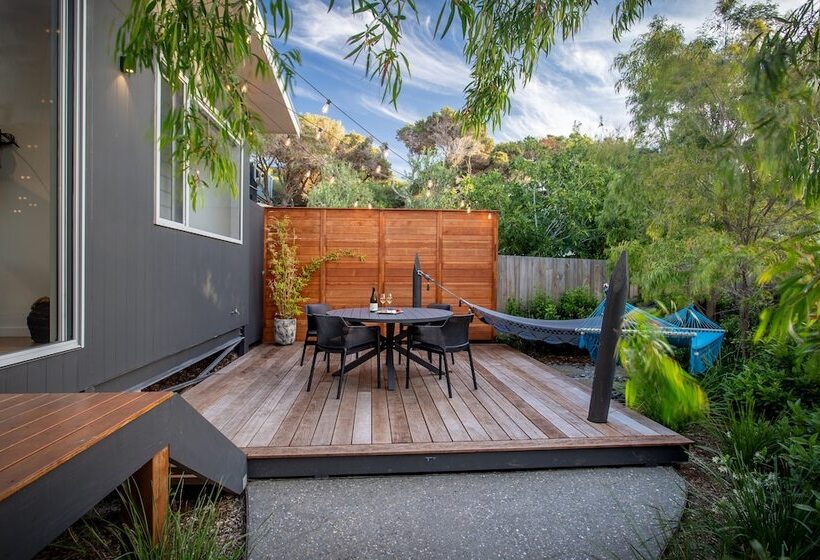 160 Steps From Yallingup Beach