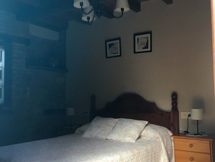 Apartamentos Rurales La Caviana