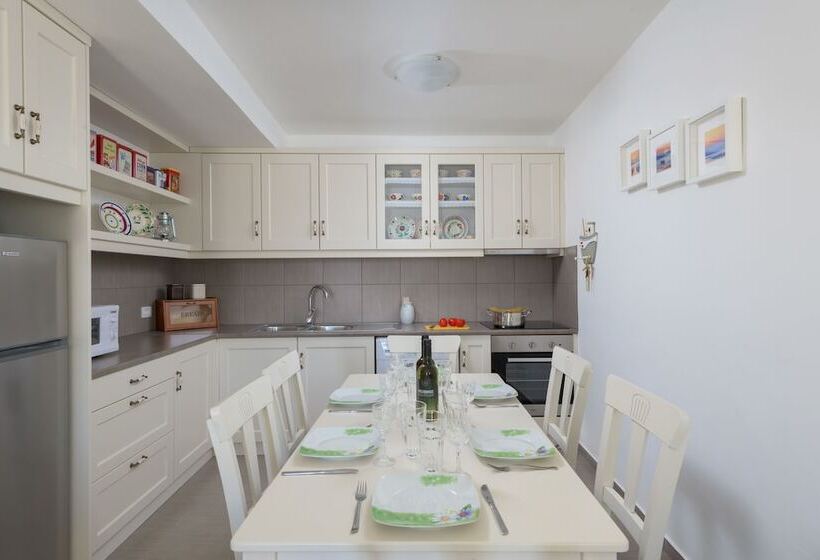 Blue Wave Astradeni House