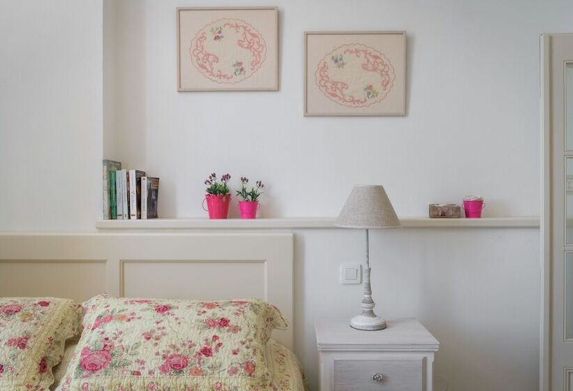 Blue Wave Astradeni House