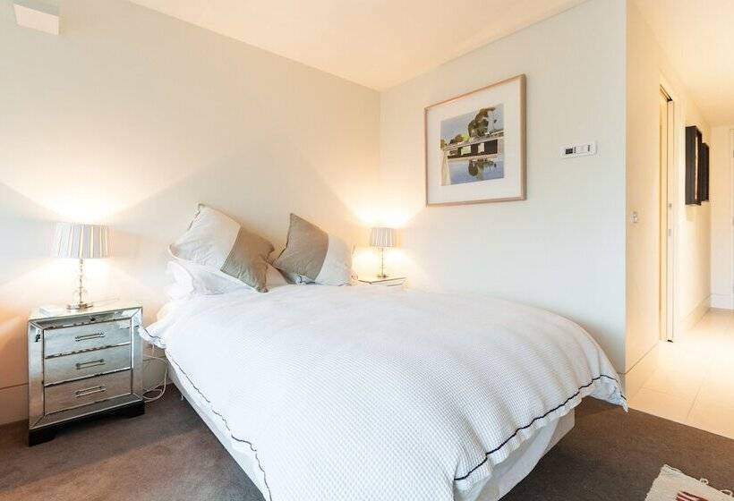 Celeste, 1bdr East Melbourne Apartment