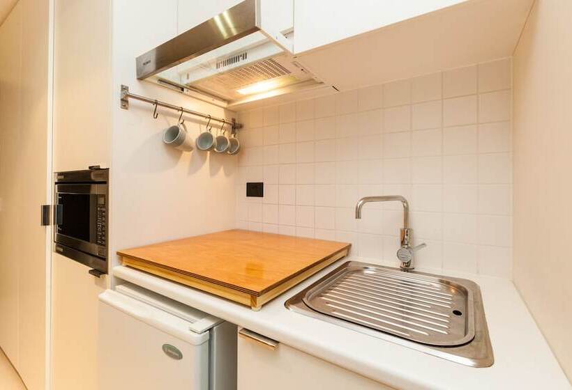 Celeste, 1bdr East Melbourne Apartment