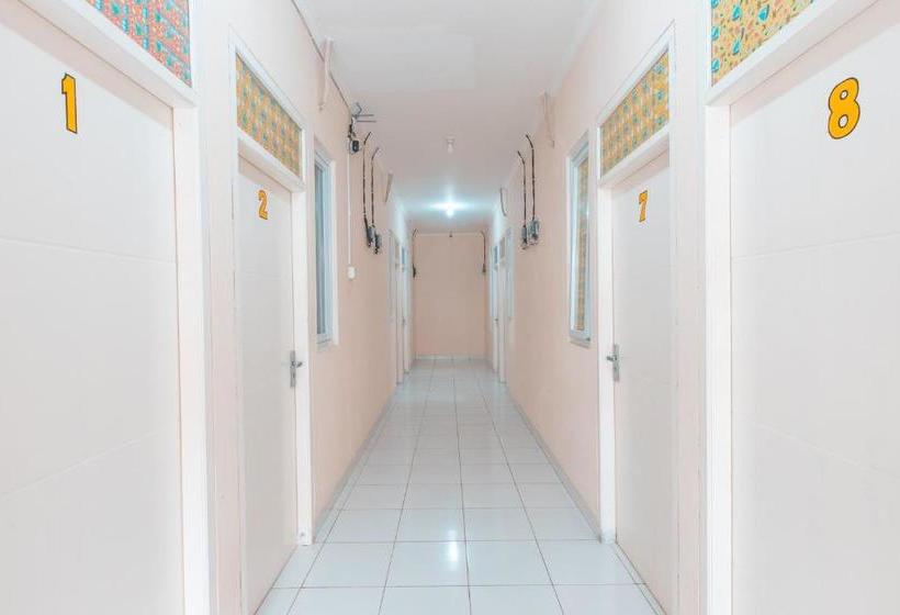 ホテル Oyo 1841 Kathyrn Residence