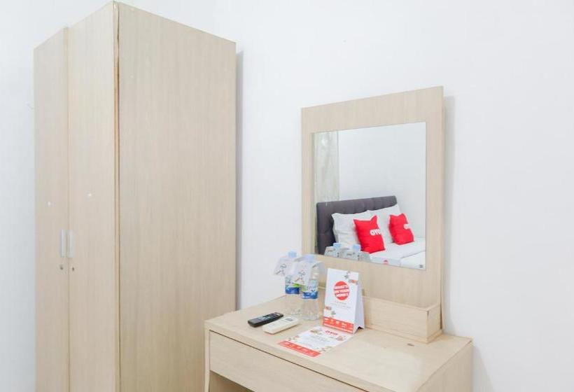 Отель Oyo 1880 Ambassador Residence