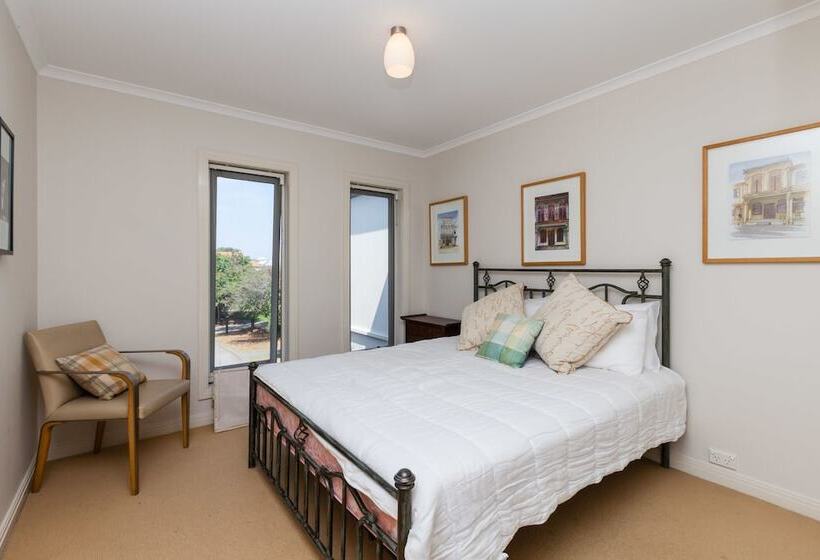 Jasmine, 2bdr Port Melbourne House