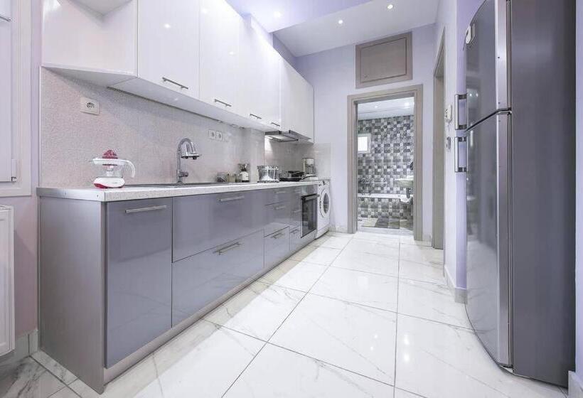 Modern Fully Equipped House, 5 Min Walk From Metro