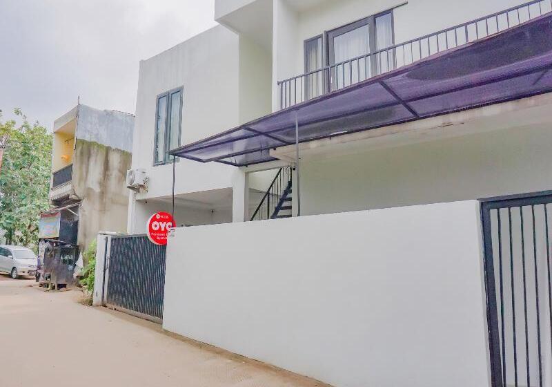 ペンション Reddoorz @ Limo Depok