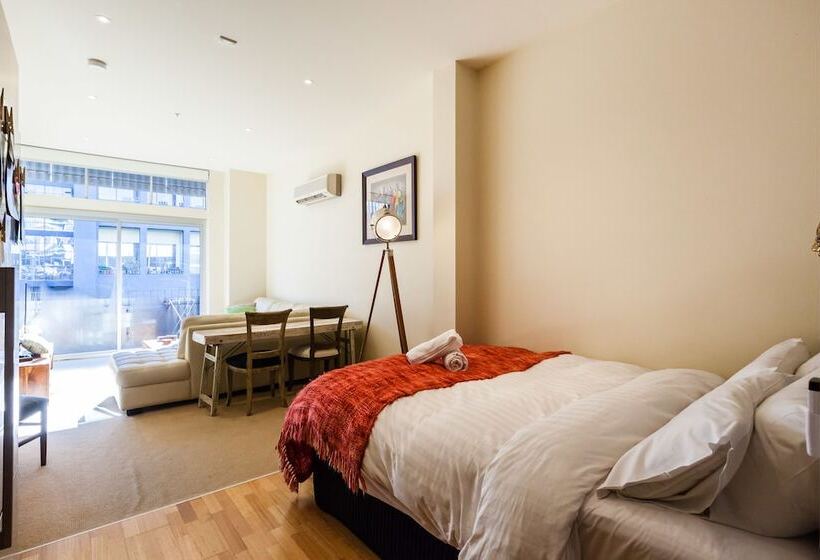 Tennyson, Richmond Studio Apartment