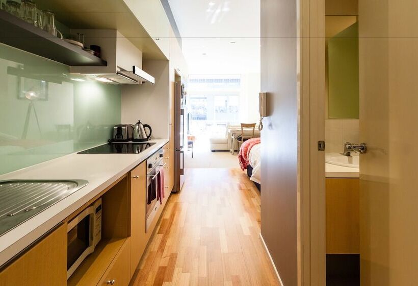 Tennyson, Richmond Studio Apartment