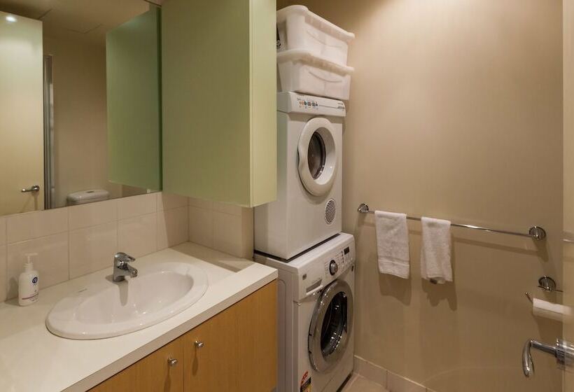 Tennyson, Richmond Studio Apartment