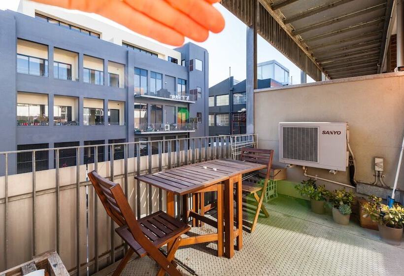 Tennyson, Richmond Studio Apartment