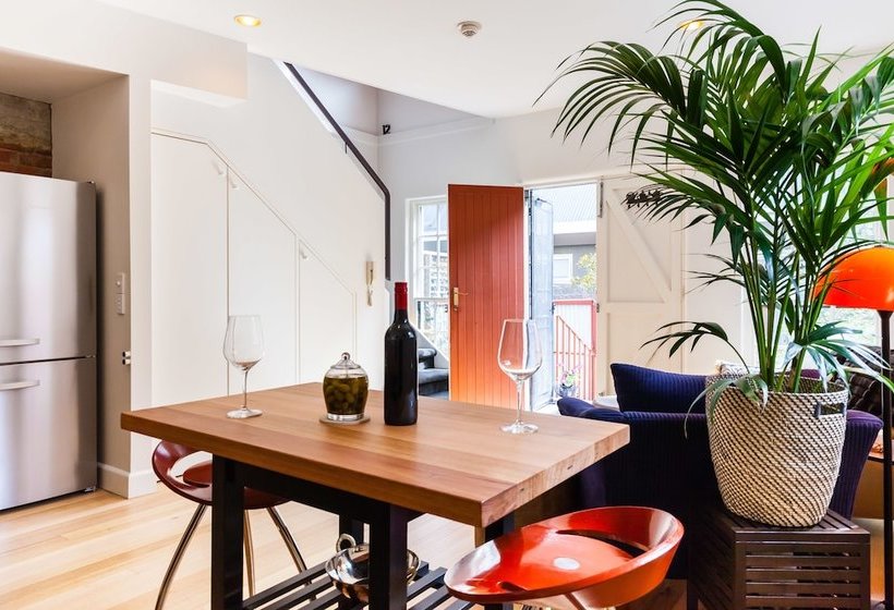 Vera, 1bdr South Melbourne Apartment