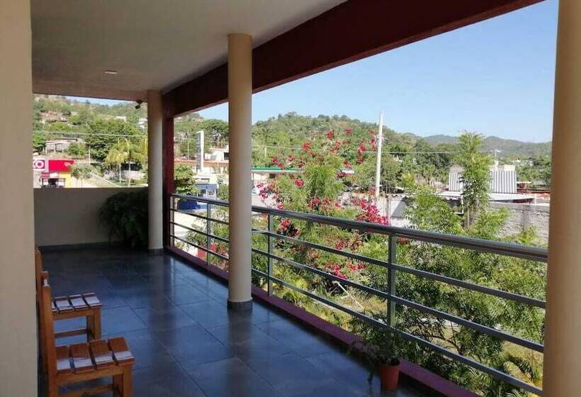 El Cihualteco Hotel Restaurante Bar